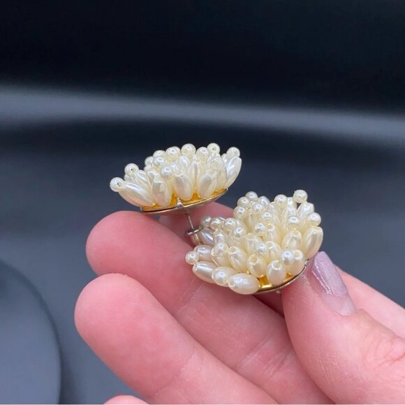 Vintage Cluster Earrings with Faux Pearl Beads in a Flower Design - pierced - Picture 2 of 10